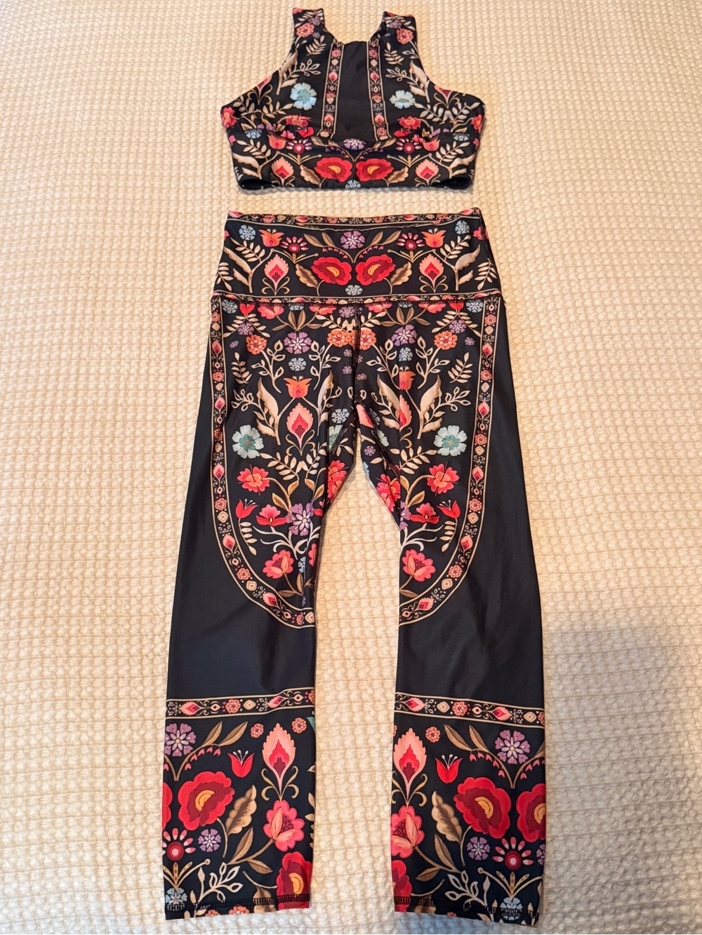Yoga Democracy set - crop top + capri